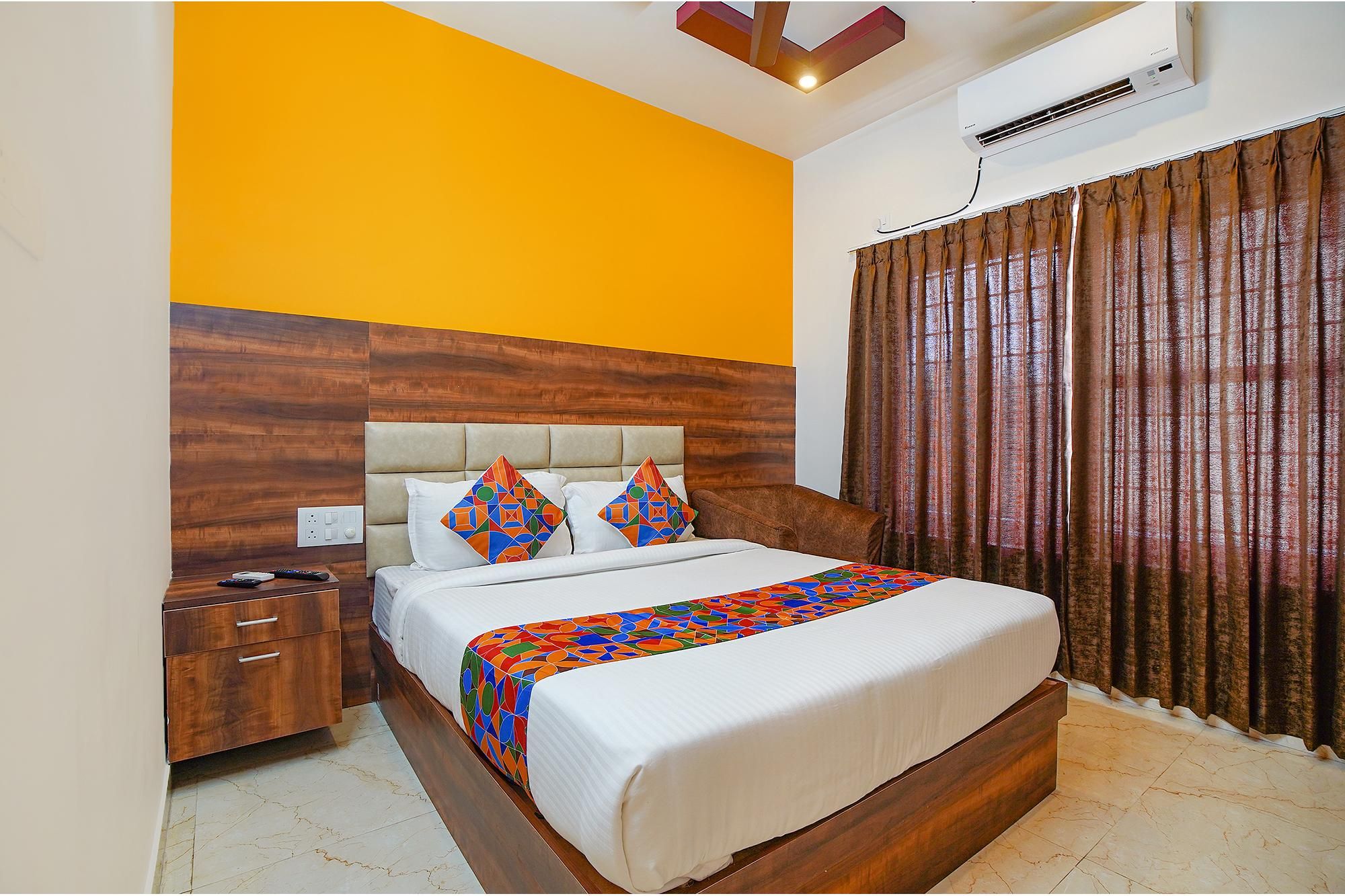 FabHotel Greenwood Xpress Inn Deluxe Room 5