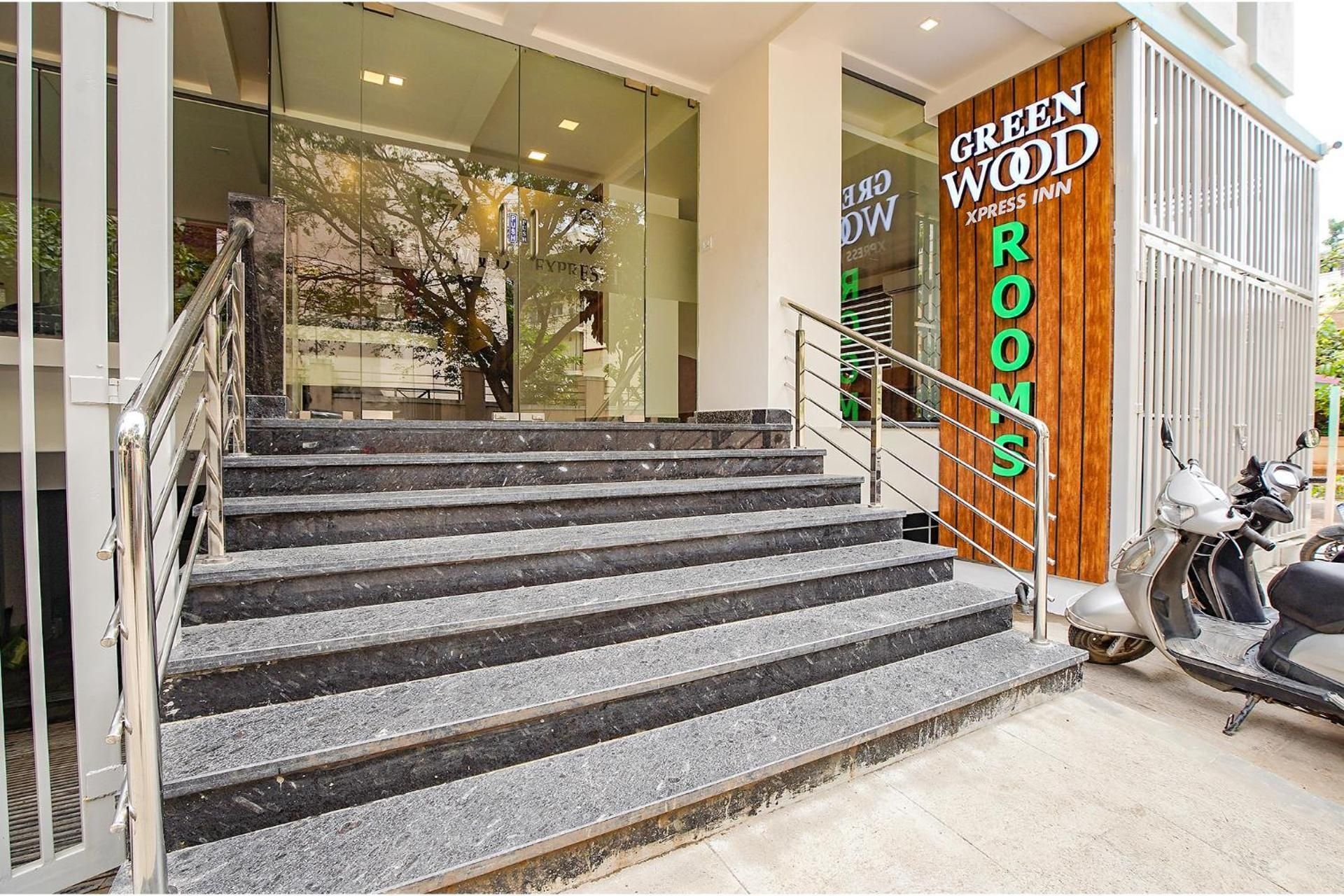 undefined FabHotel Greenwood Xpress Inn 2
