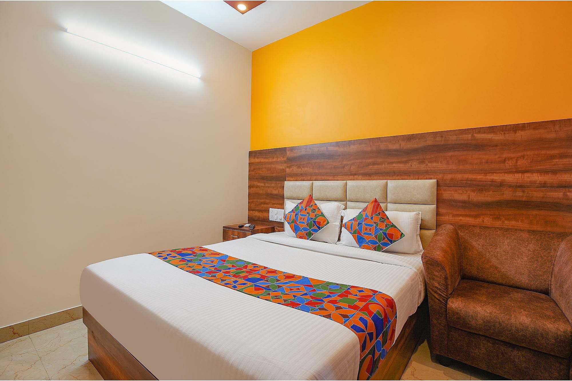 FabHotel Greenwood Xpress Inn Deluxe Room 3