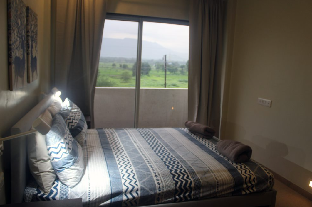 Deluxe Pool Facing Room