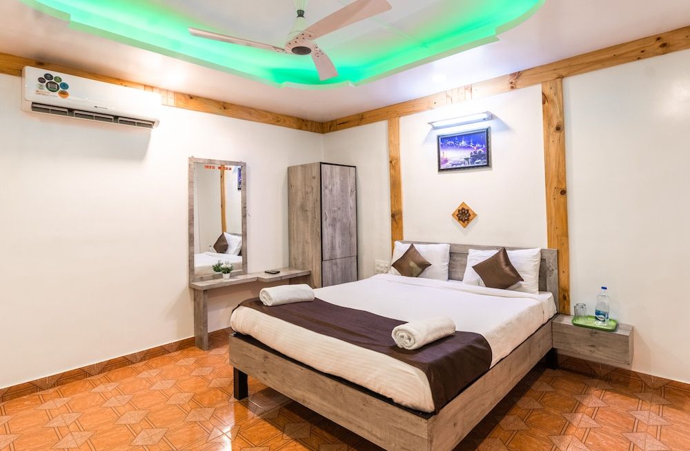 Saga Resort Deluxe Double Room 7