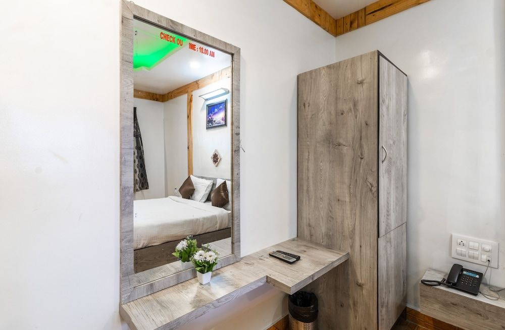 Saga Resort Deluxe Double Room 11