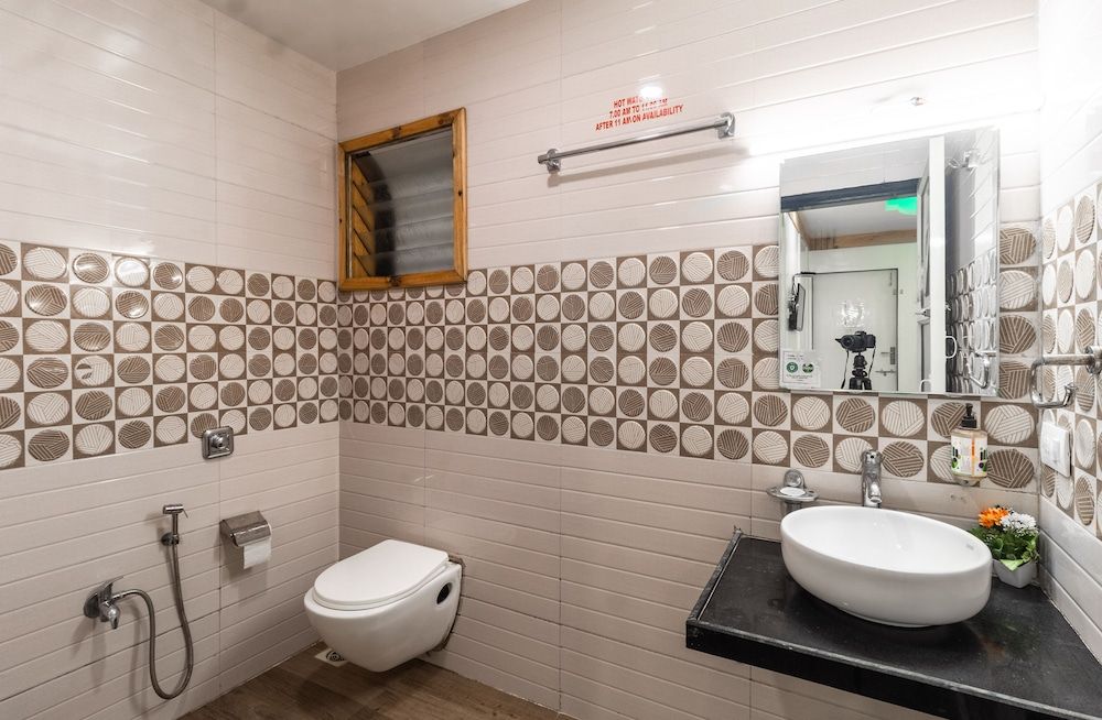 Saga Resort Deluxe Double Room 10