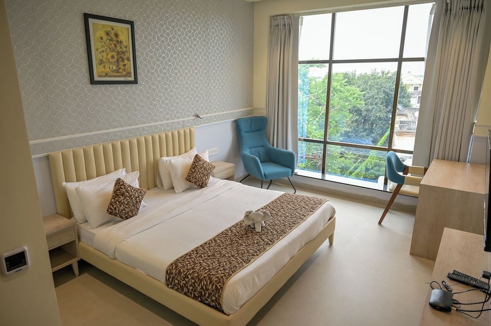 Hotel Poonam Residency Deluxe Room 3