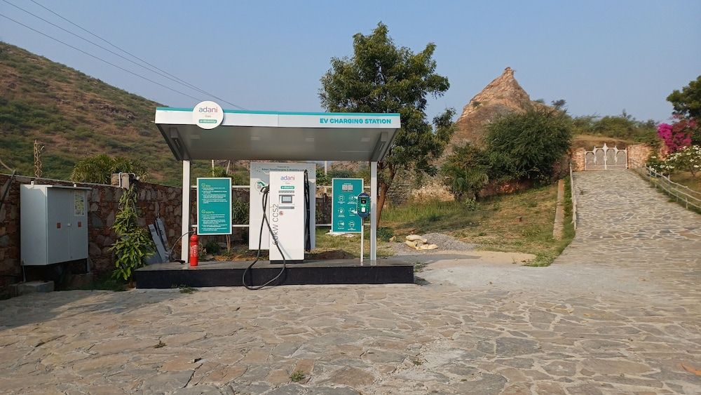 Electric vehicle charging station