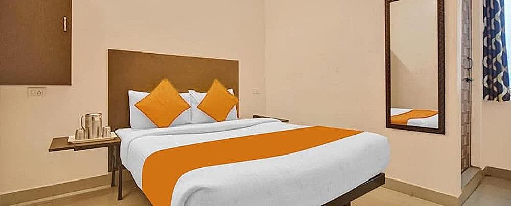 FabExpress Joel Inn Deluxe Room 2