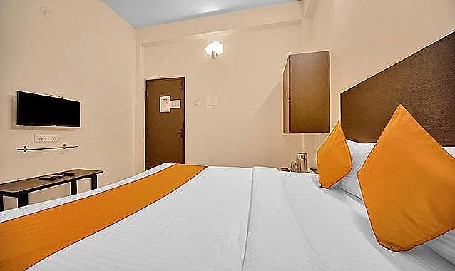 FabExpress Joel Inn Deluxe Room
