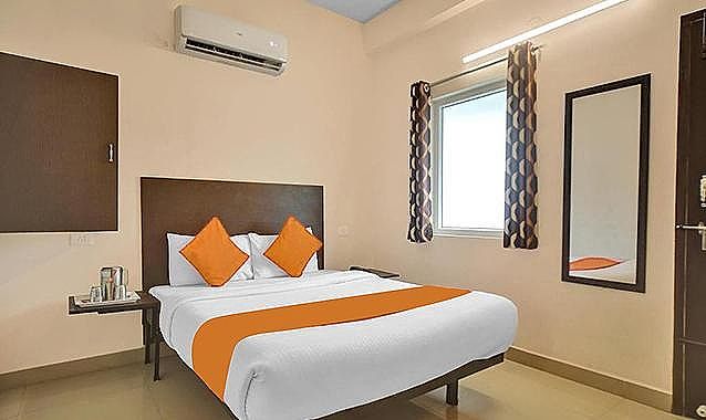FabExpress Joel Inn Deluxe Room 3