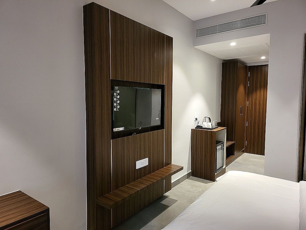 Belvedere Suites Deluxe Double Room 6