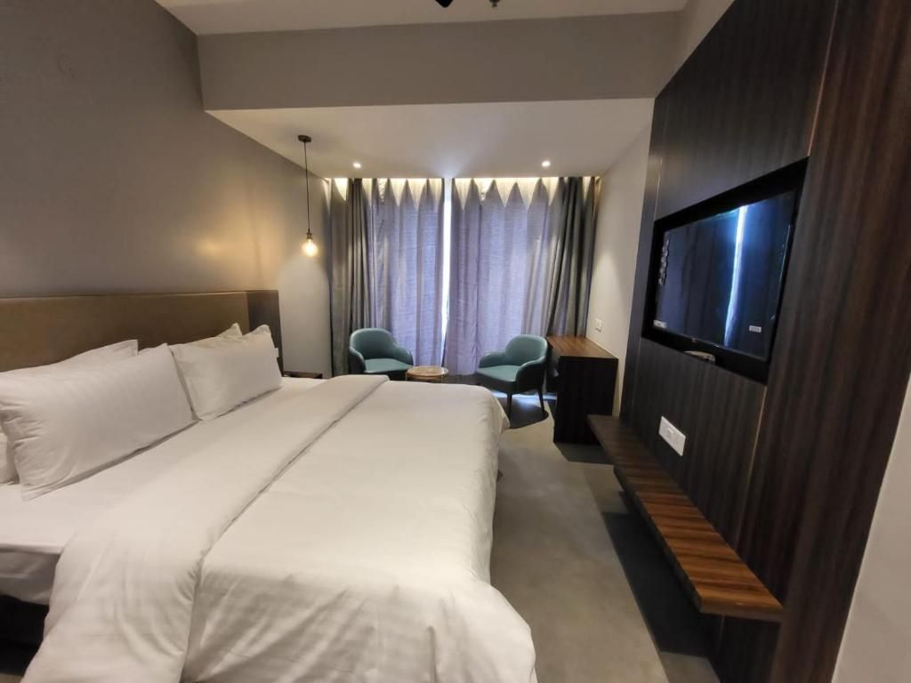 Deluxe Room with King Bed