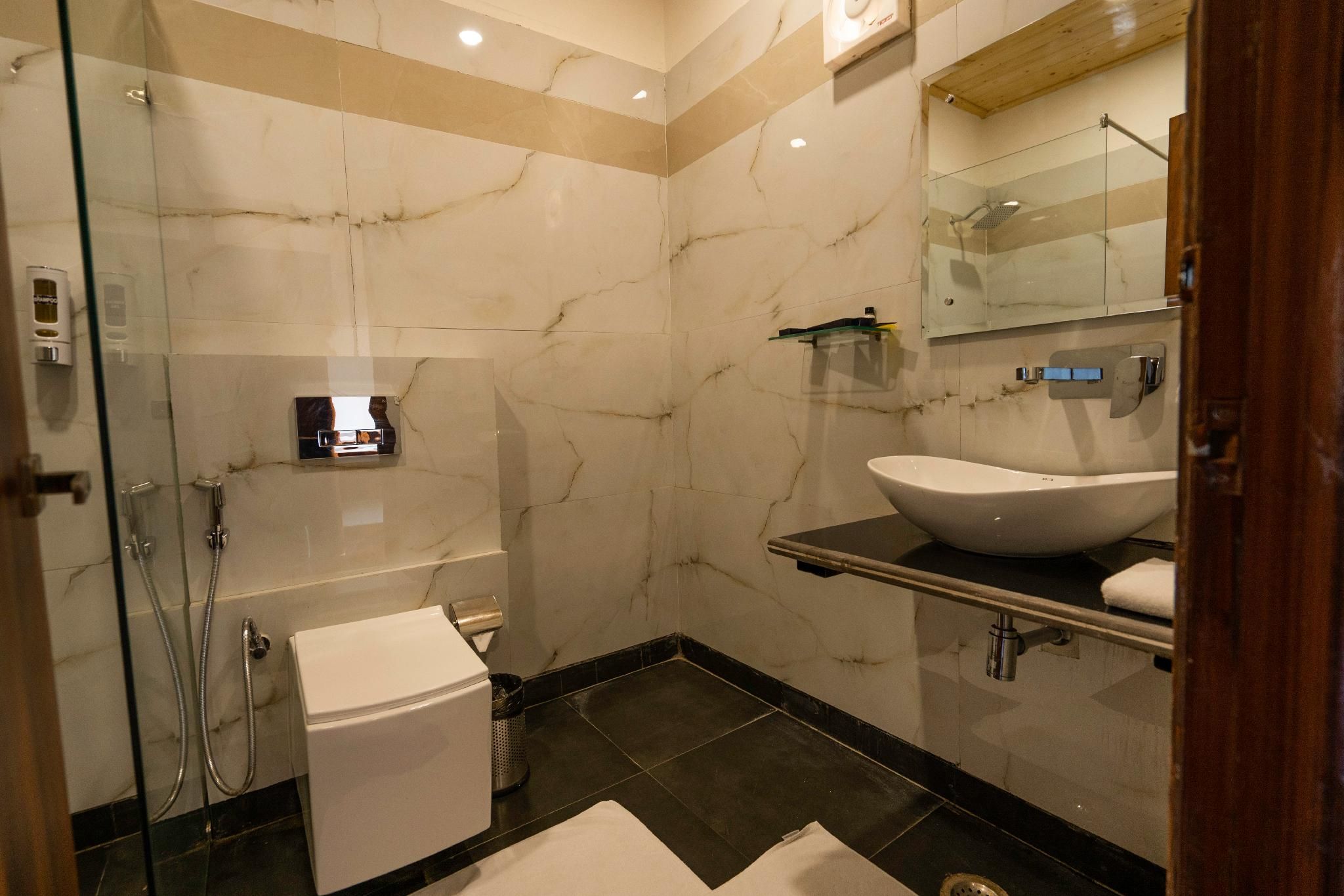 Cottage with Plunge Pool
