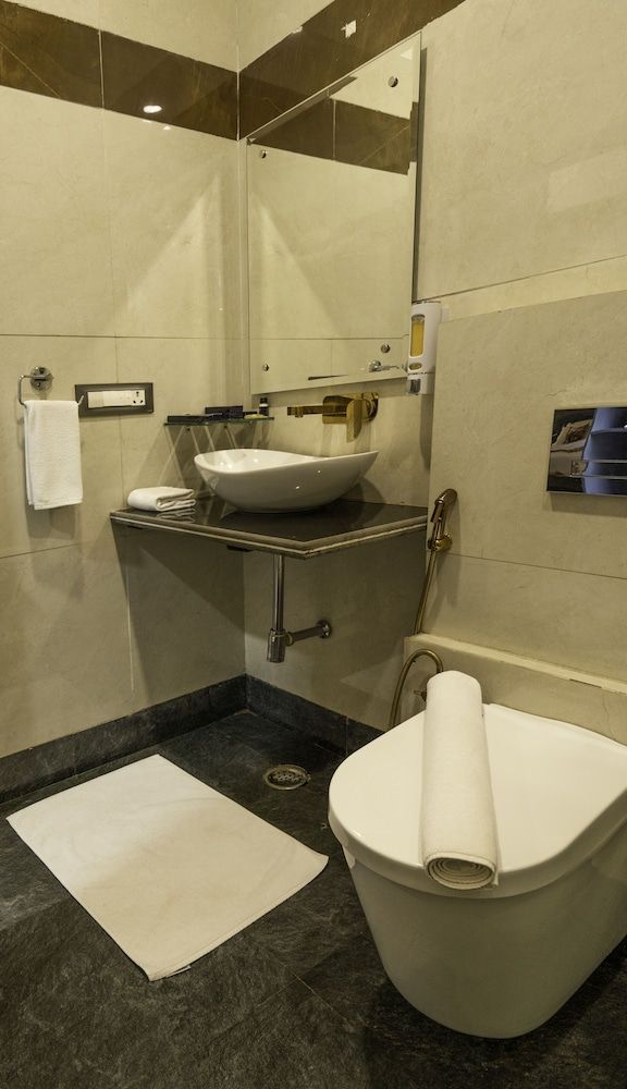 Anantum Gateway Resorts Deluxe Room 11