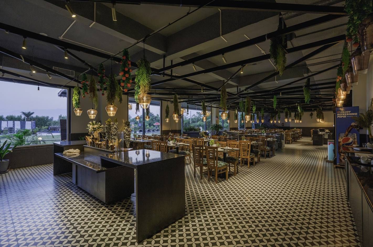 Food & Dining