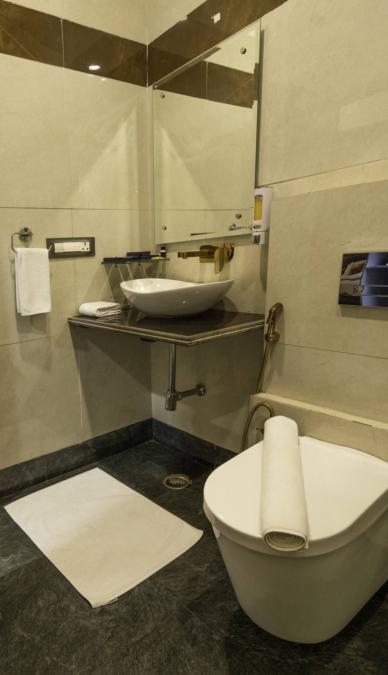 Anantum Gateway Resorts Deluxe Room 8