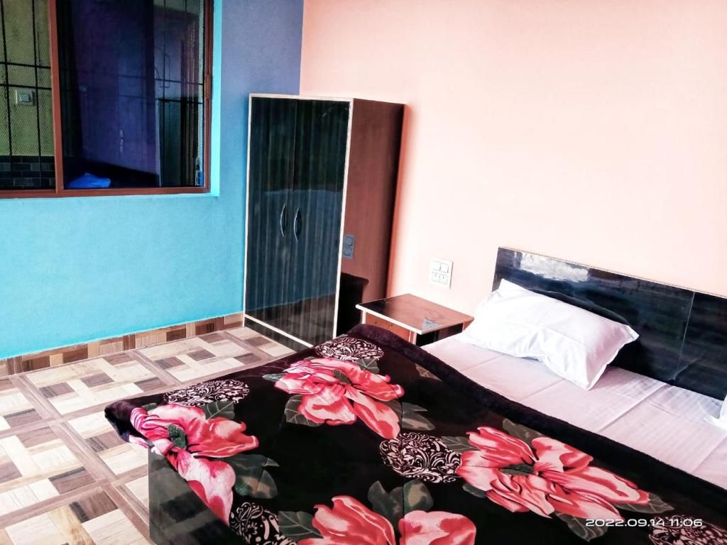 Amuser Stays Double Room with Balcony 4