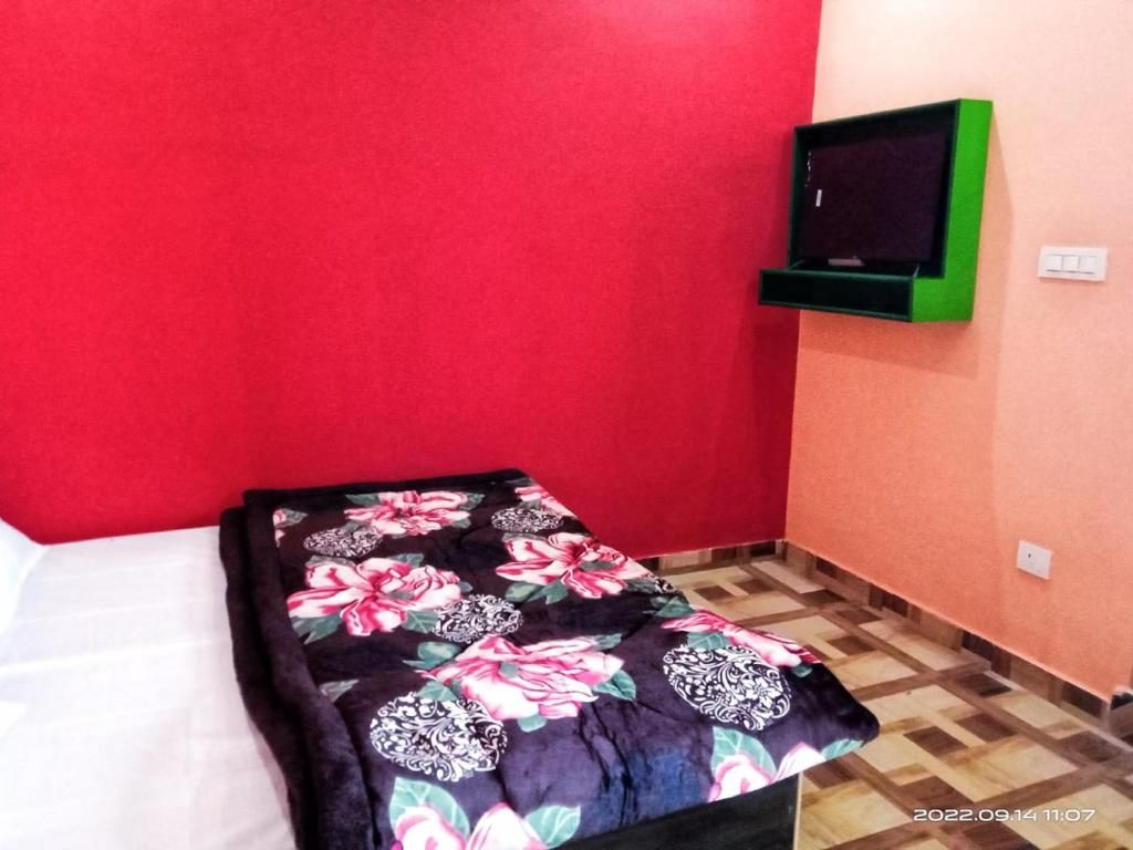 Amuser Stays Double Room with Balcony 3