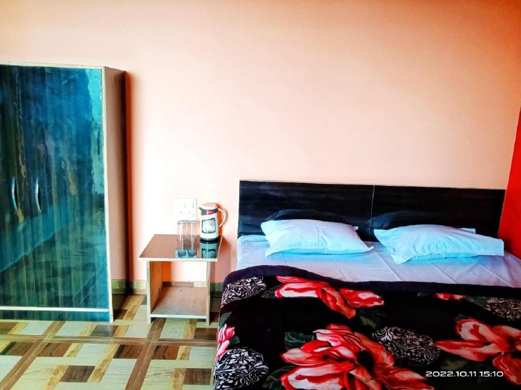 Amuser Stays Double Room with Balcony 5