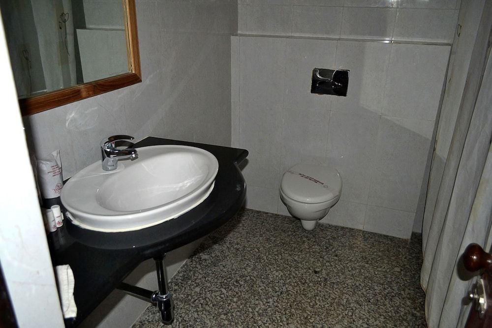 Mahadev Palace Deluxe Room 8