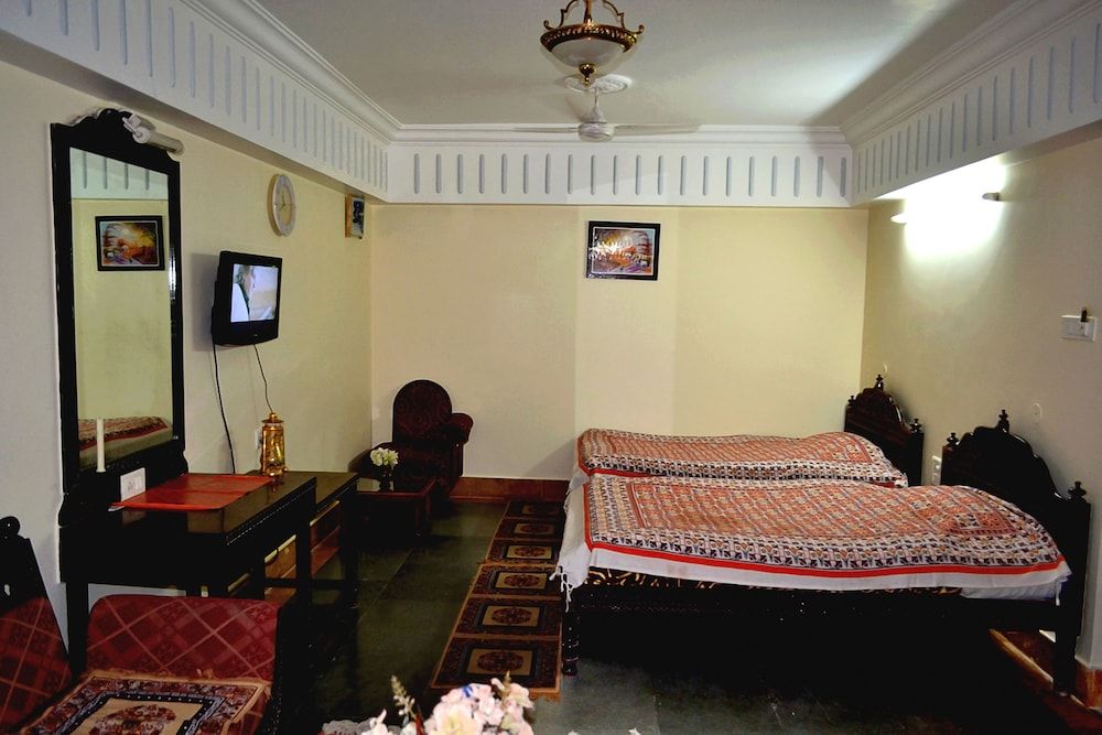 Mahadev Palace Deluxe Room 5