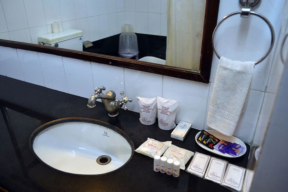 Mahadev Palace Deluxe Room 7