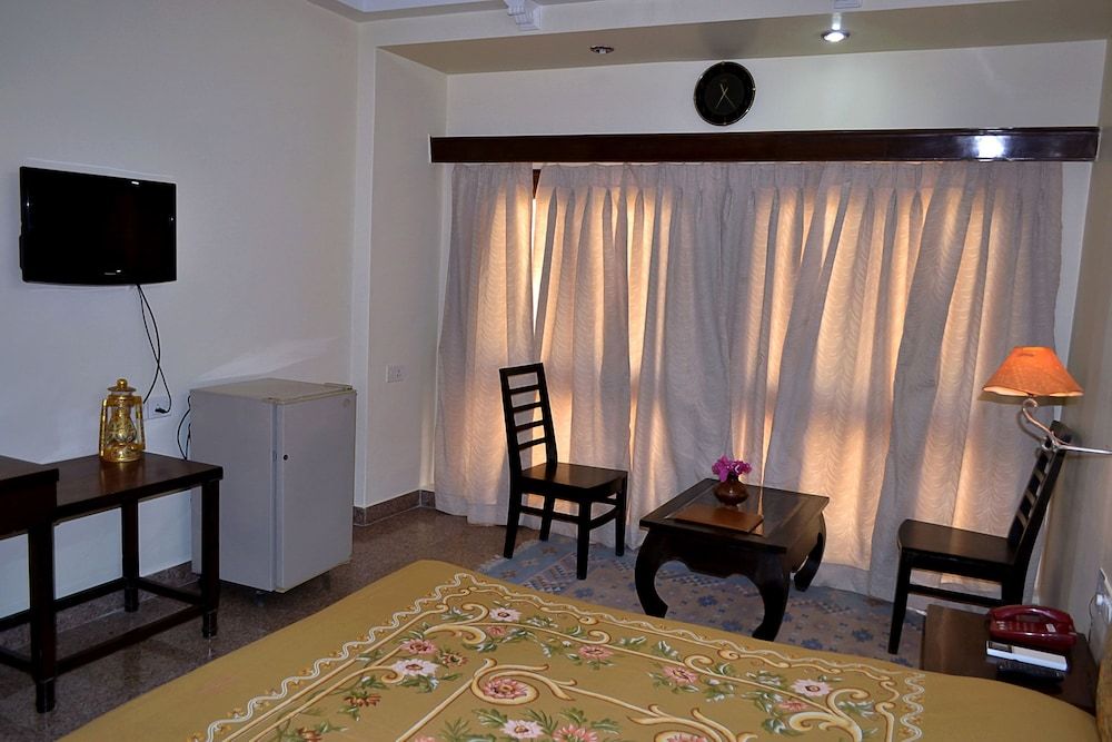 Mahadev Palace Deluxe Room 9