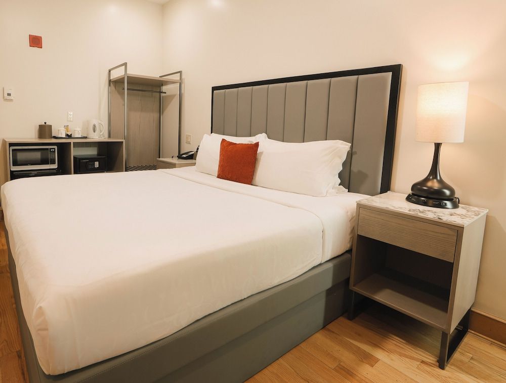 Asiatic Hotel by LaGuardia Airport Comfort Room, 1 King Bed 2