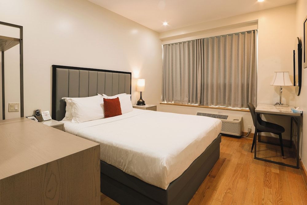 Asiatic Hotel by LaGuardia Airport Comfort Room, 1 King Bed 3
