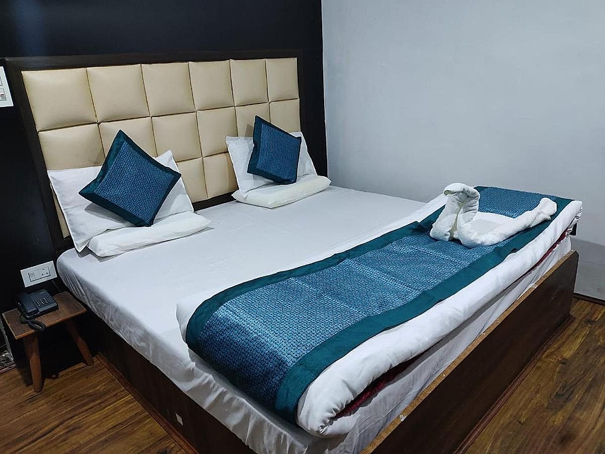 undefined Hotel Silver Inn 10