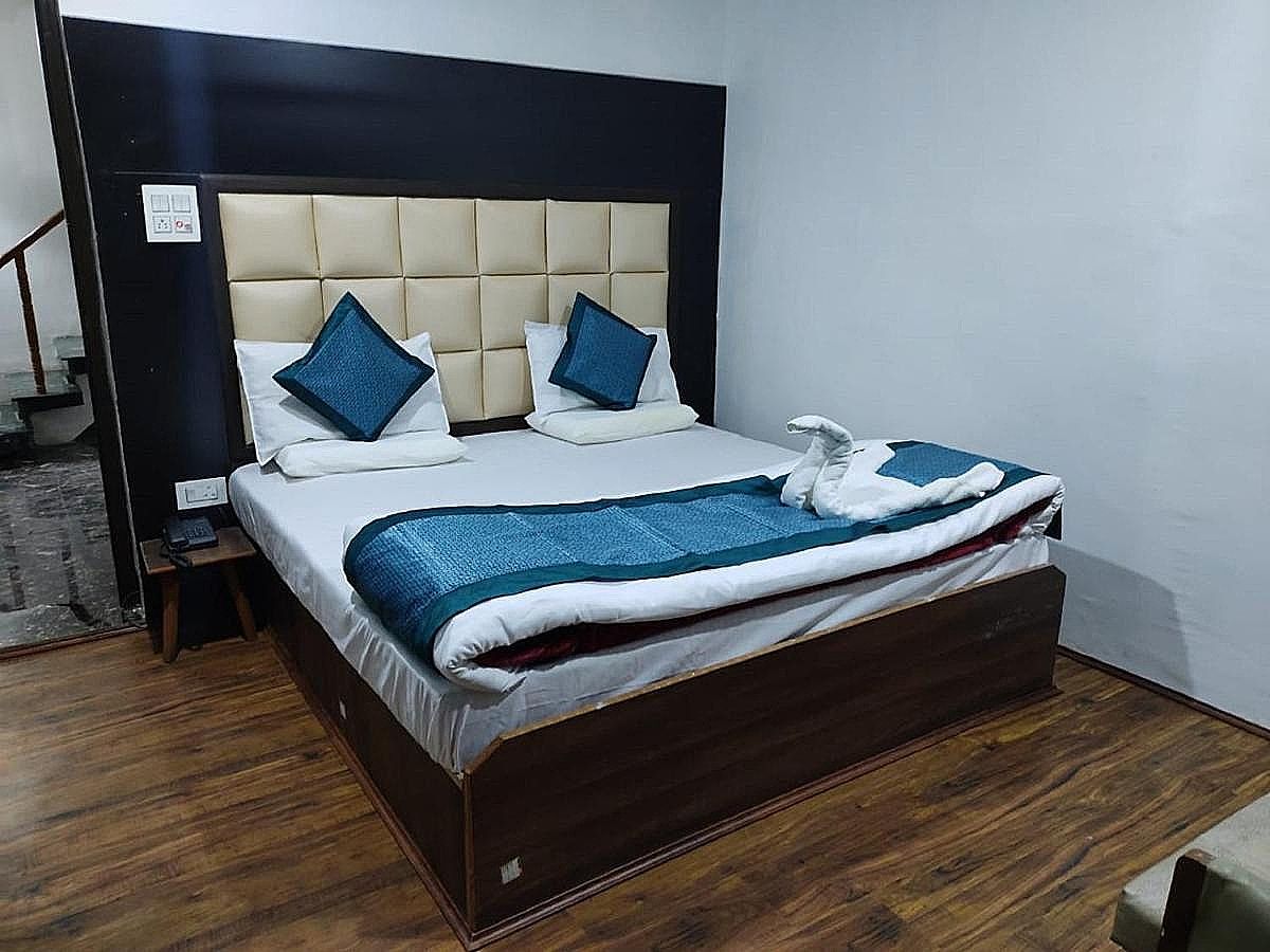 undefined Hotel Silver Inn 7