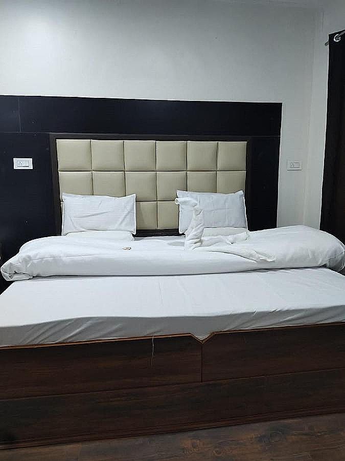 undefined Hotel Silver Inn 9
