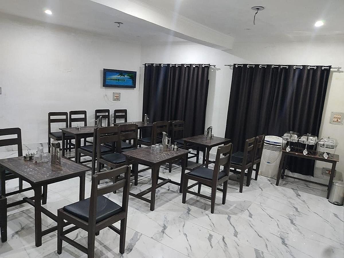 undefined Hotel Silver Inn 5
