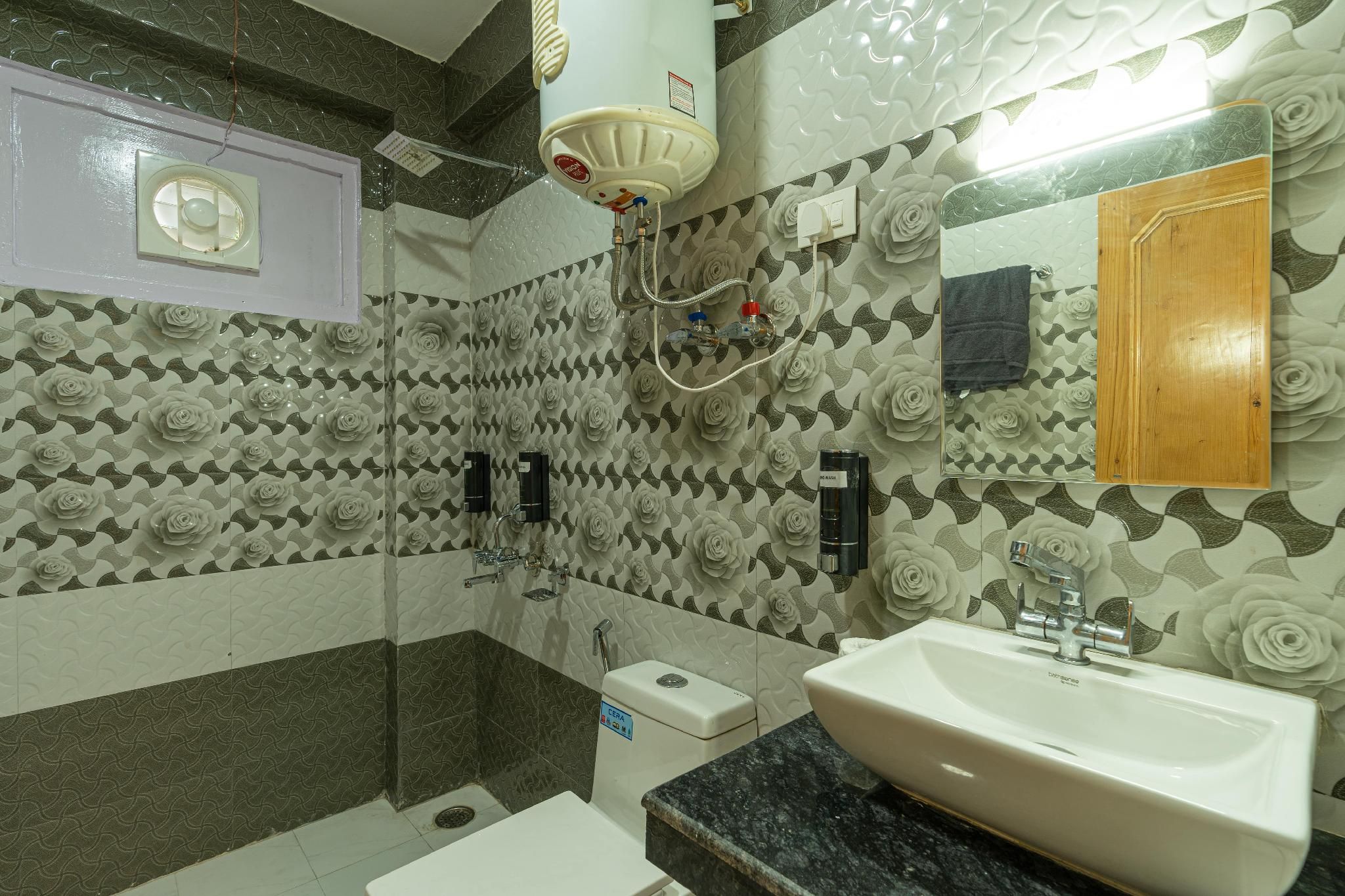 Kuteer Manali Deluxe Room(WITHOUT BALCONY)