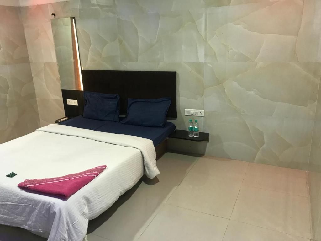 Hill View Deluxe Double Room AC