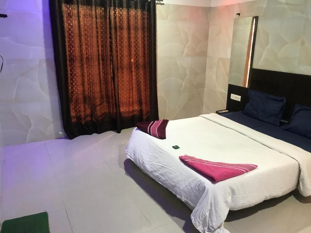 Hill View Deluxe Double Room AC