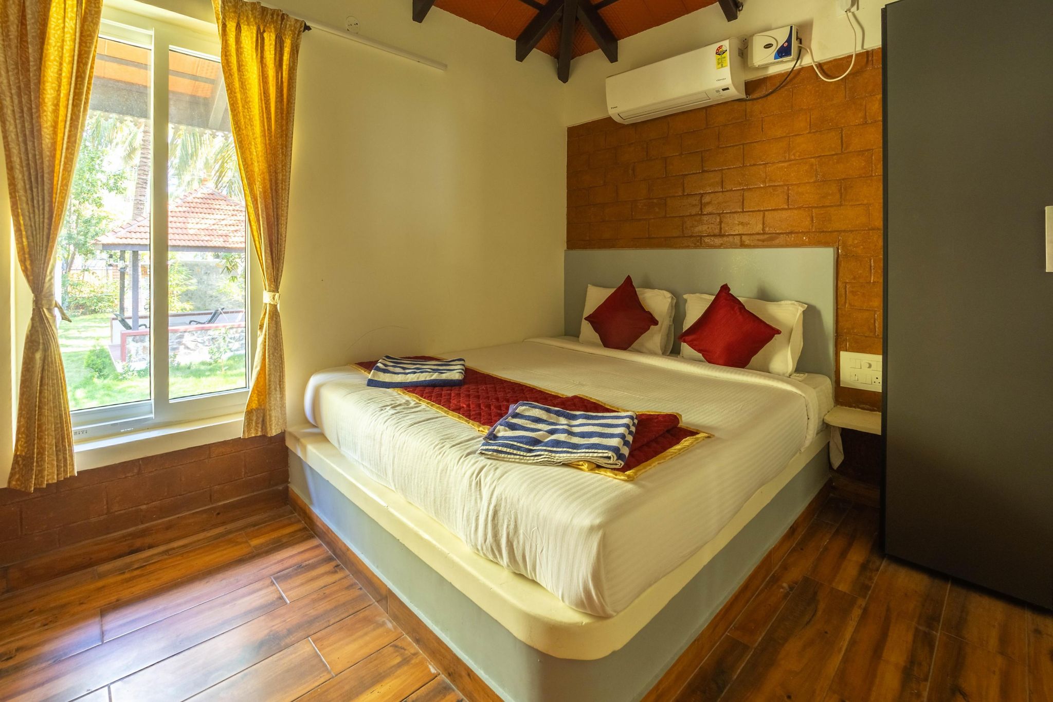 Entire Two Bedroom Villa with (Private Pool)