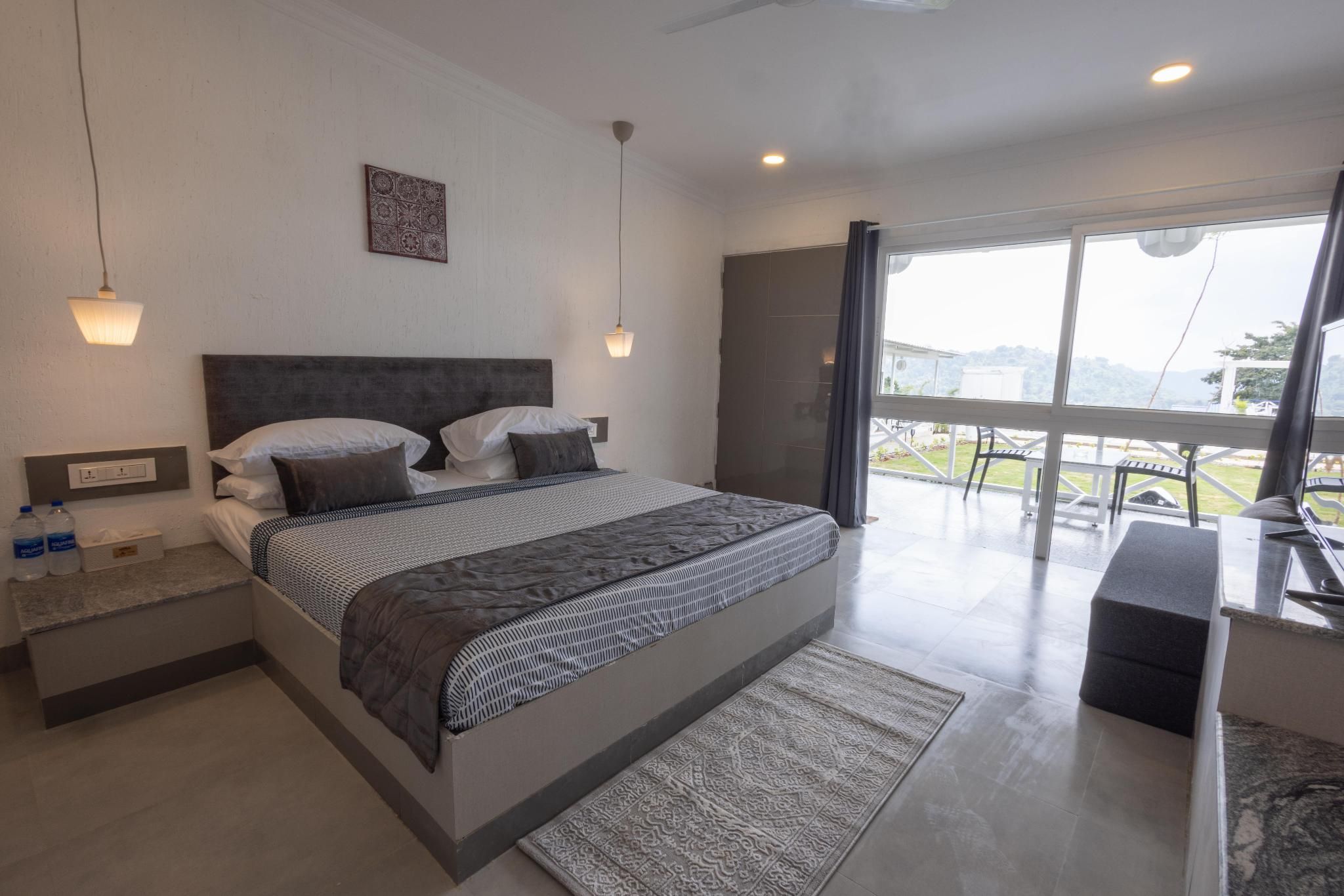 Sarvakaya Hill Resort Pool View Room 2