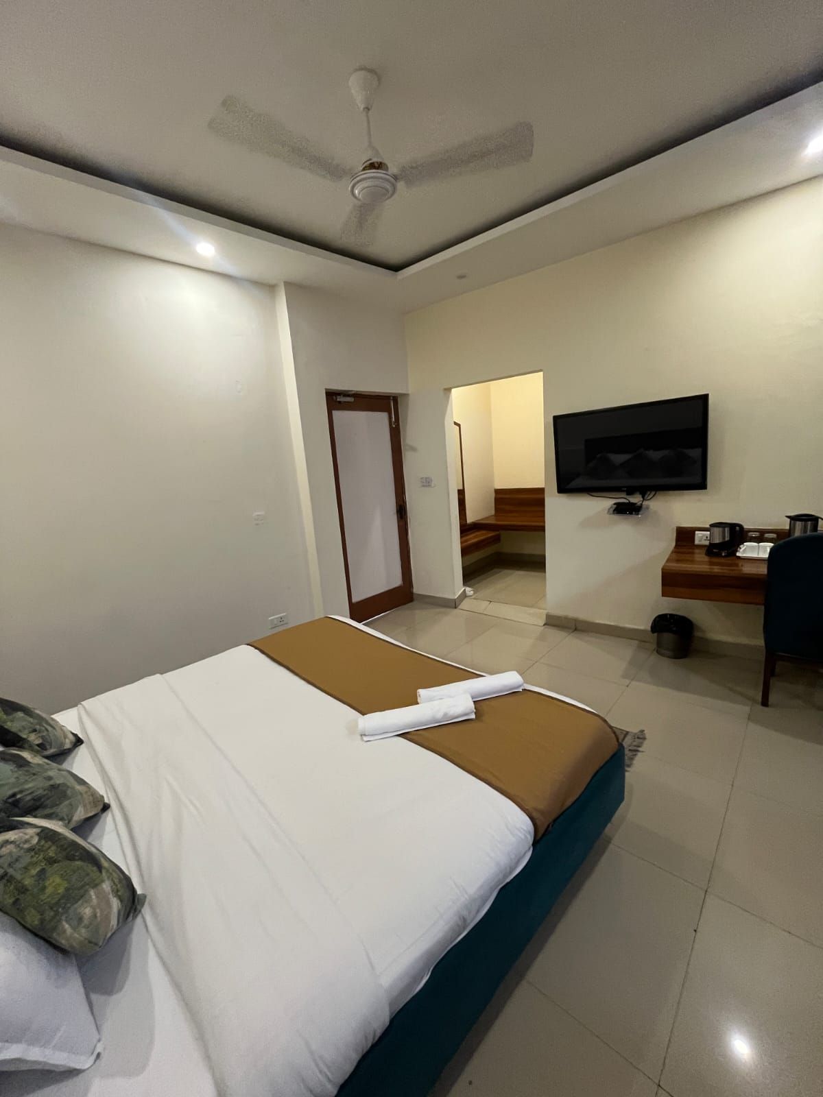 Hotel Barog Heights Deluxe Room 3