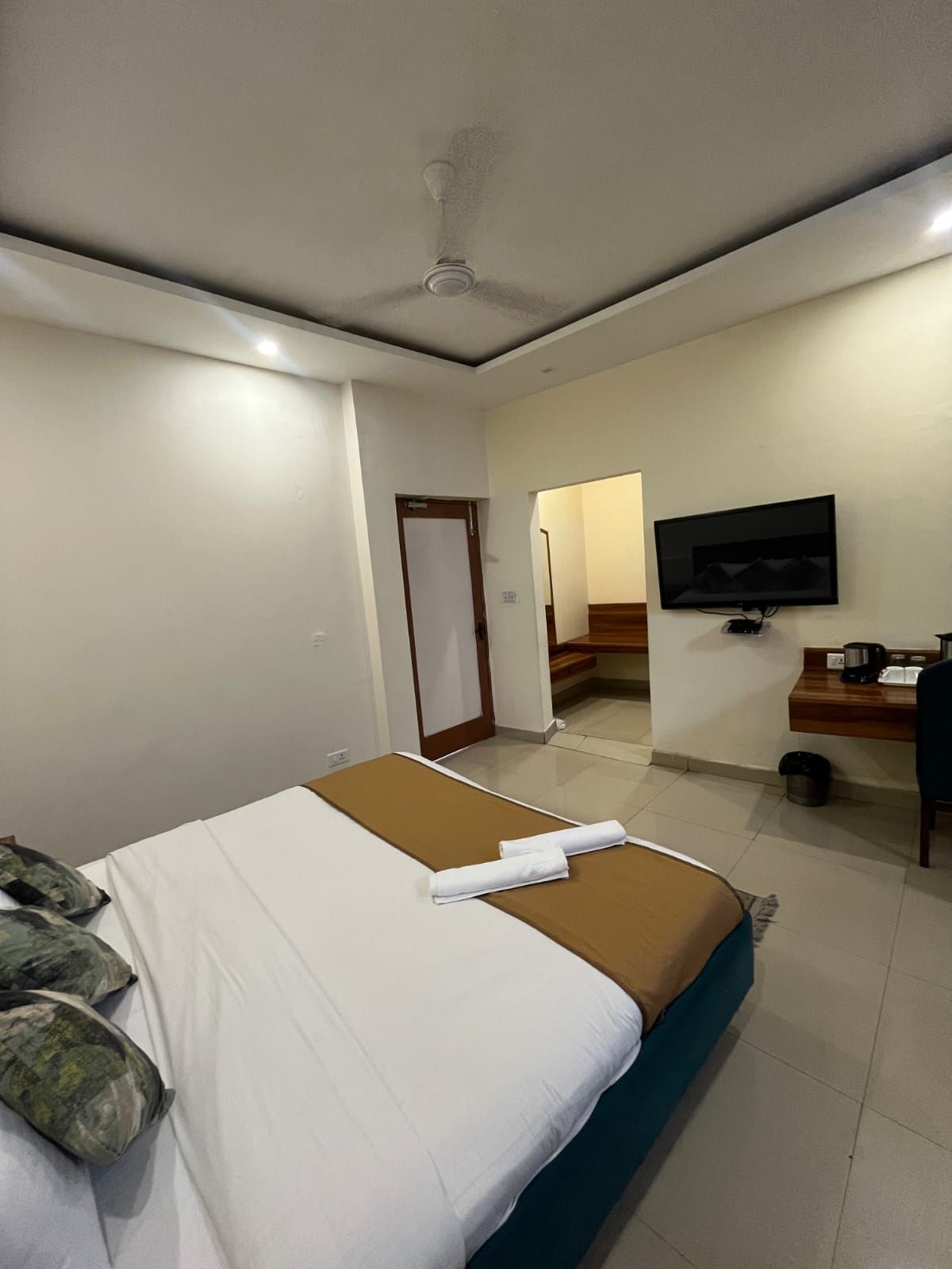 Hotel Barog Heights Deluxe Room 2