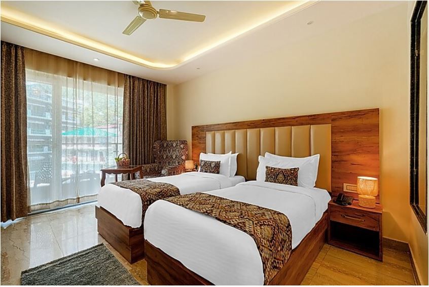 Twin Room with Balcony (Mountain View)