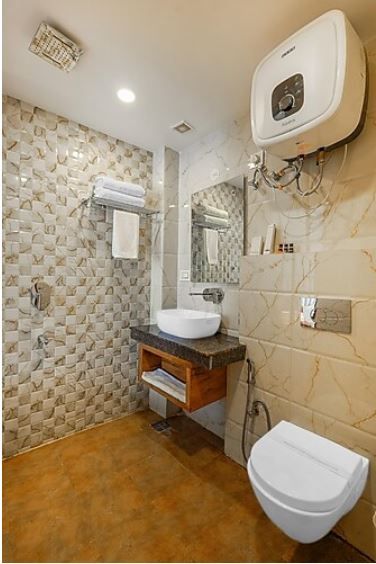 Deluxe Room with Balcony (Mountain View)