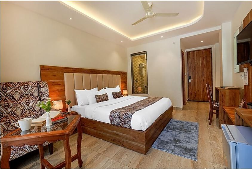 Deluxe Room with Balcony (Mountain View)