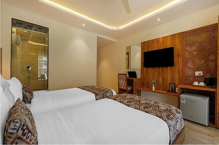 Twin Room with Balcony (Mountain View)