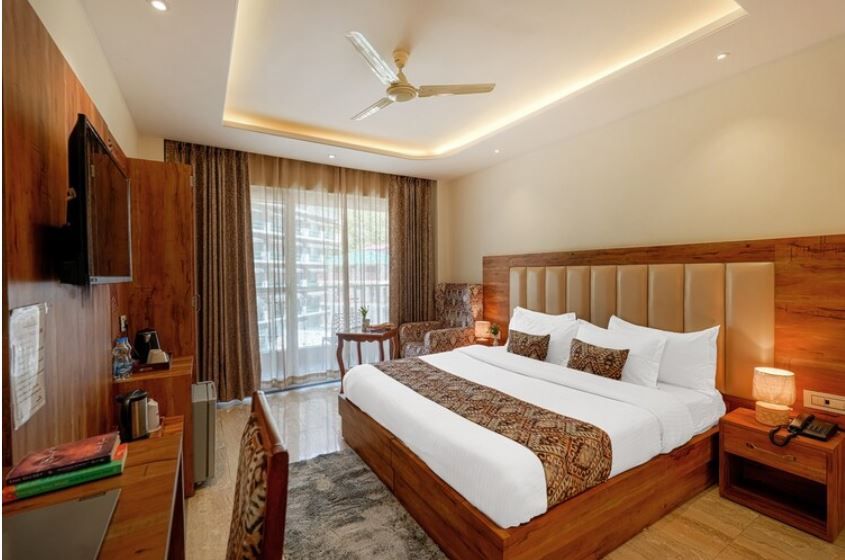 Deluxe Room with Balcony (Mountain View)