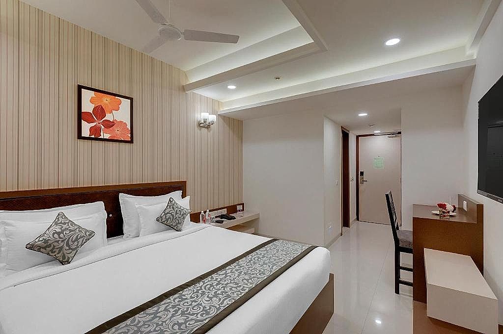 Click Collection Jaipur ( Sindhi Camp ) Deluxe Room  8