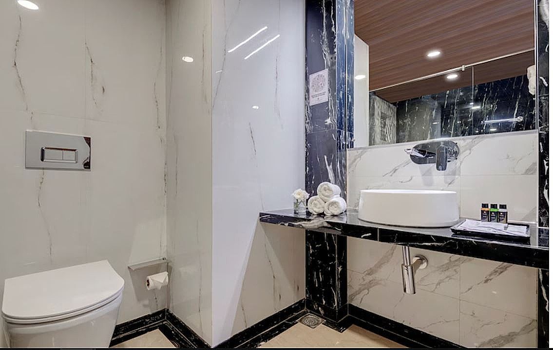 Click Collection Jaipur ( Sindhi Camp ) Deluxe Room  4