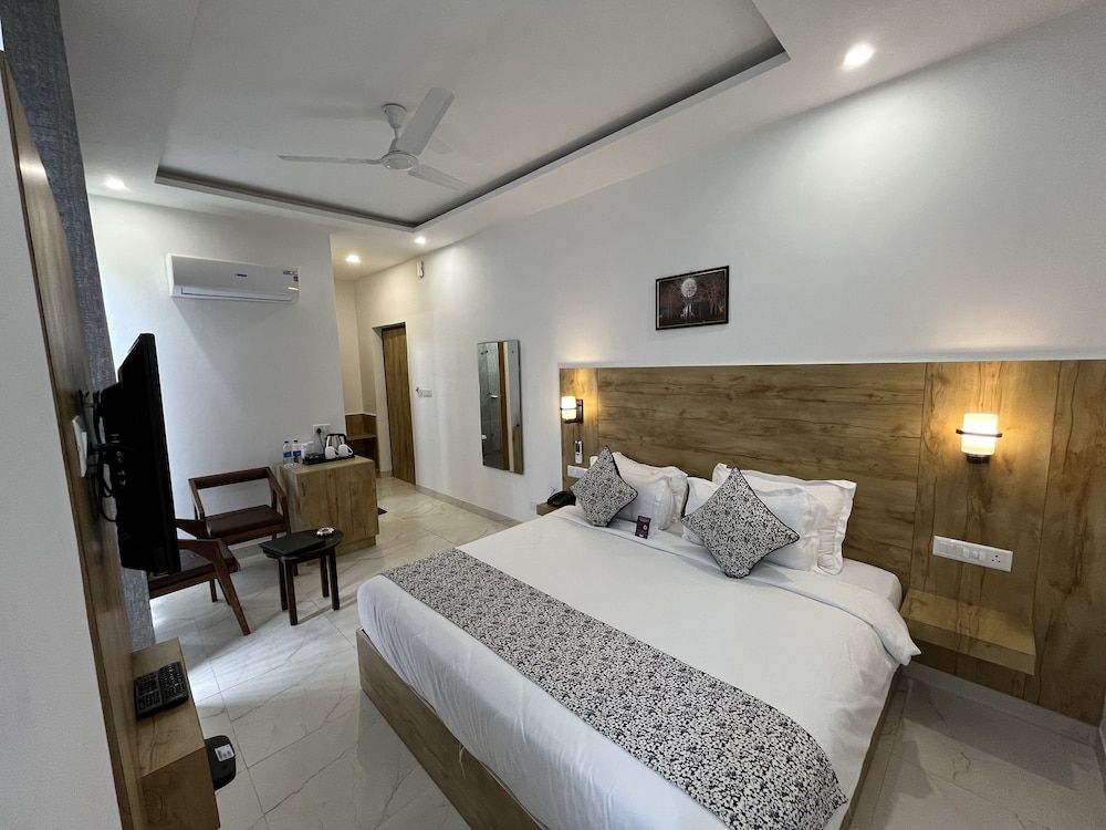 Click Collection The Abode Deluxe Room 13