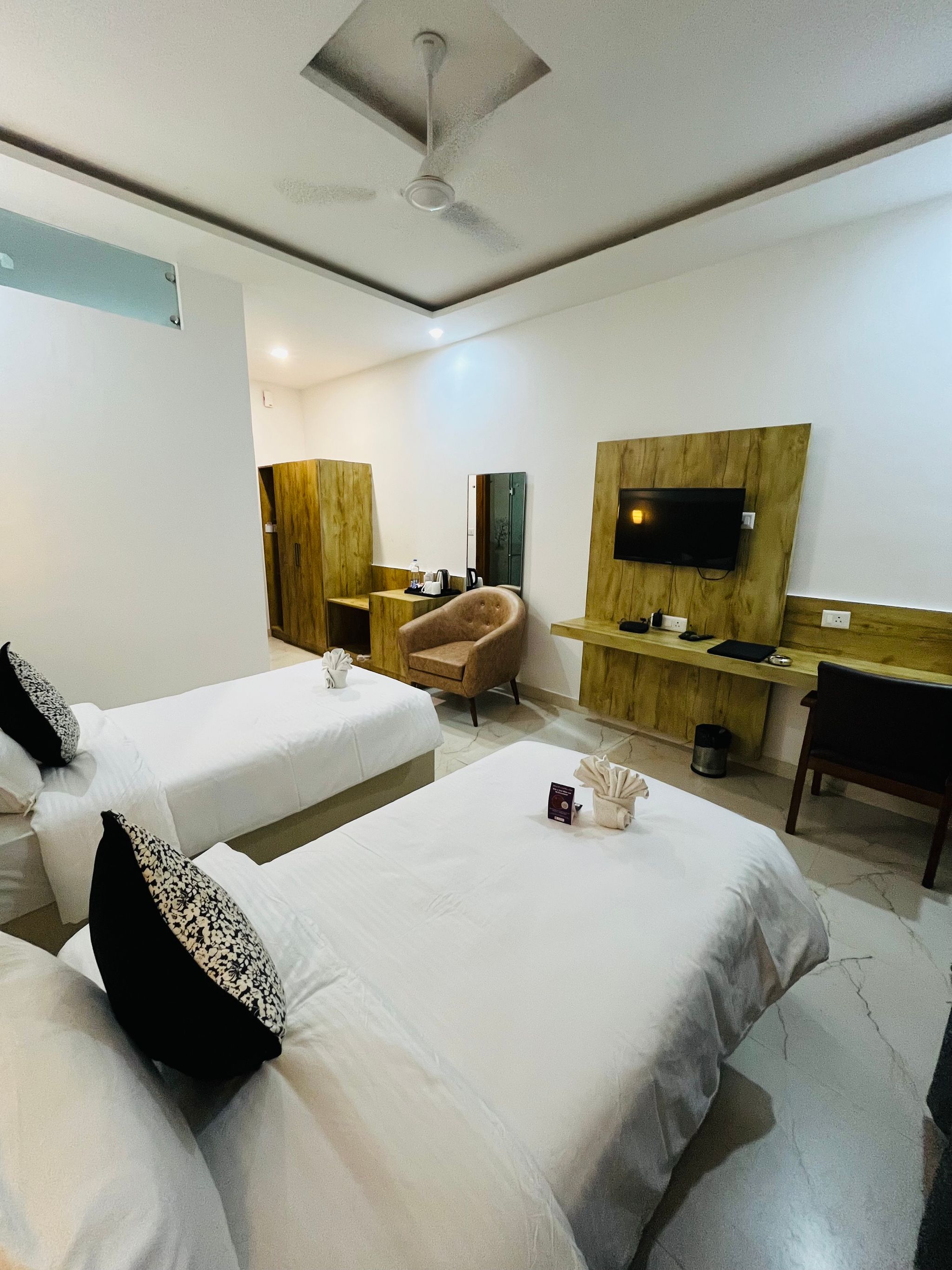 Click Collection The Abode Deluxe Room 5