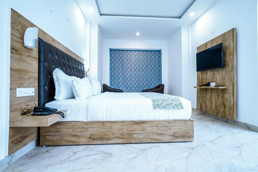 Click Collection The Abode Deluxe Room 9