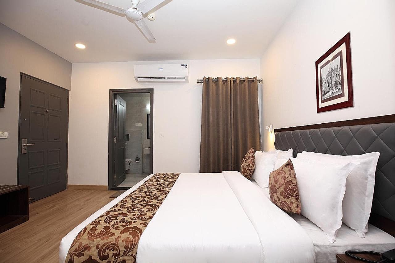 Click Hotel Transport Nagar Executive Room 2