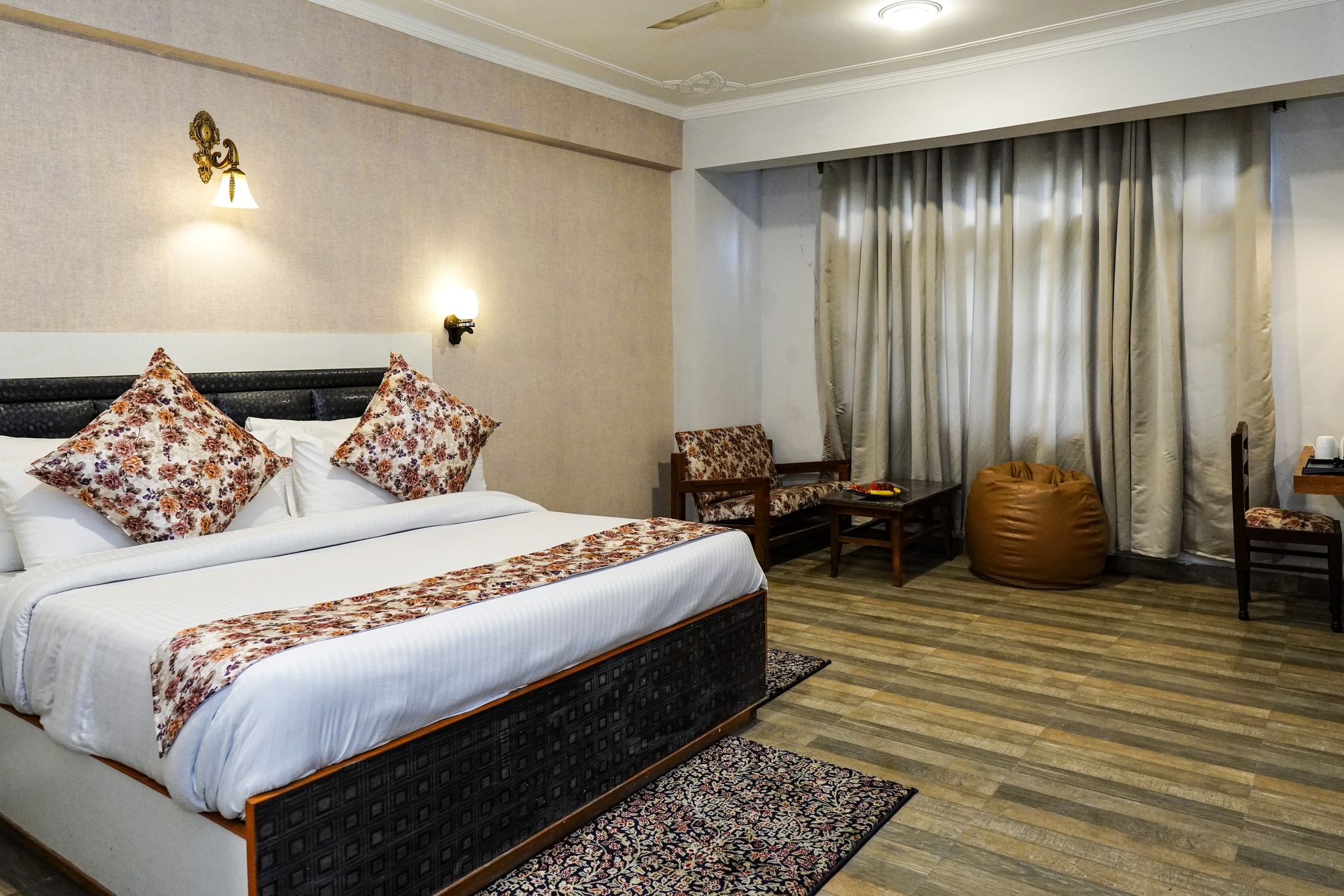  Click Sunburry Hotel Srinagar Deluxe Room 5